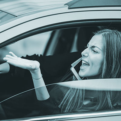 Téléphone au volant : une interdiction à 100% ?